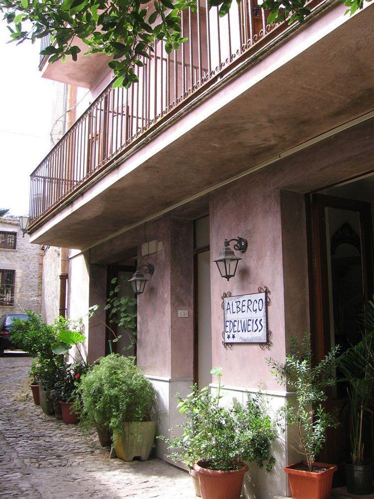 Aparthotel Edelweiss 2*