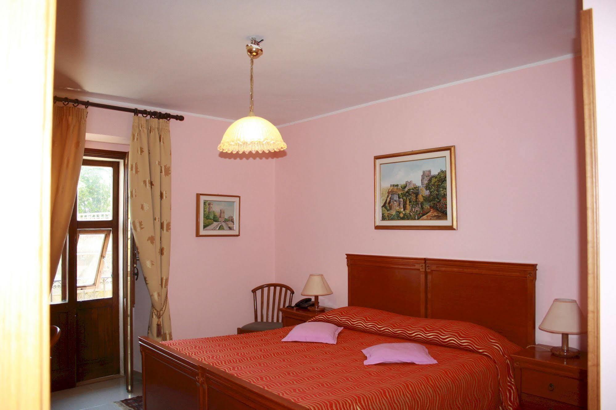 Apart-hotel Edelweiss 2*